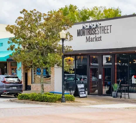 Montroses Street Market in Clermont
